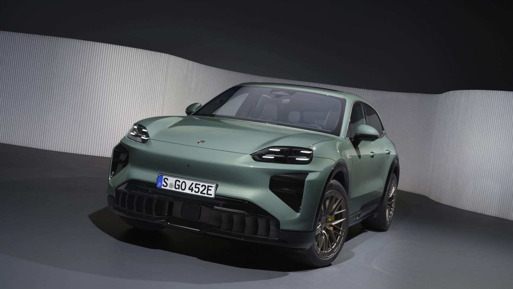 2026 Porsche Cayenne Platinum Edition