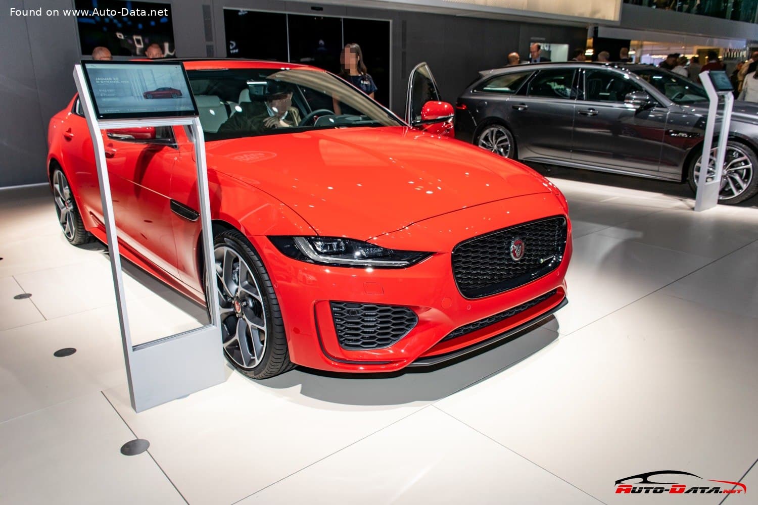 2020 Jaguar XE 2.0 R-Dynamic S