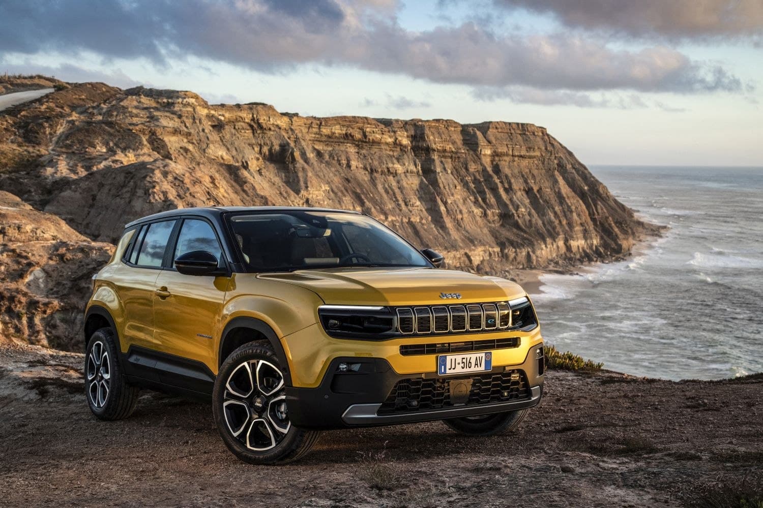 2025 Jeep Avenger 54 kWh (156 bg) Electric, Düşük KM