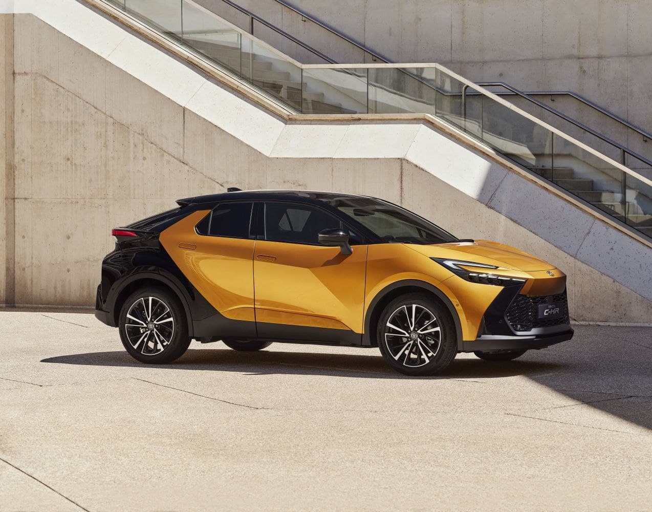 2023 Toyota C-HR 1.8 Hybrid, Düşük KM