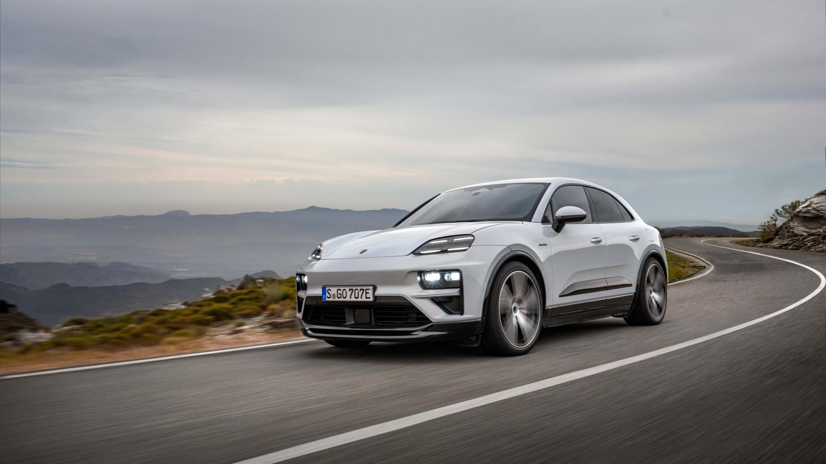 2025 Porsche Macan Diğer, Düşük KM