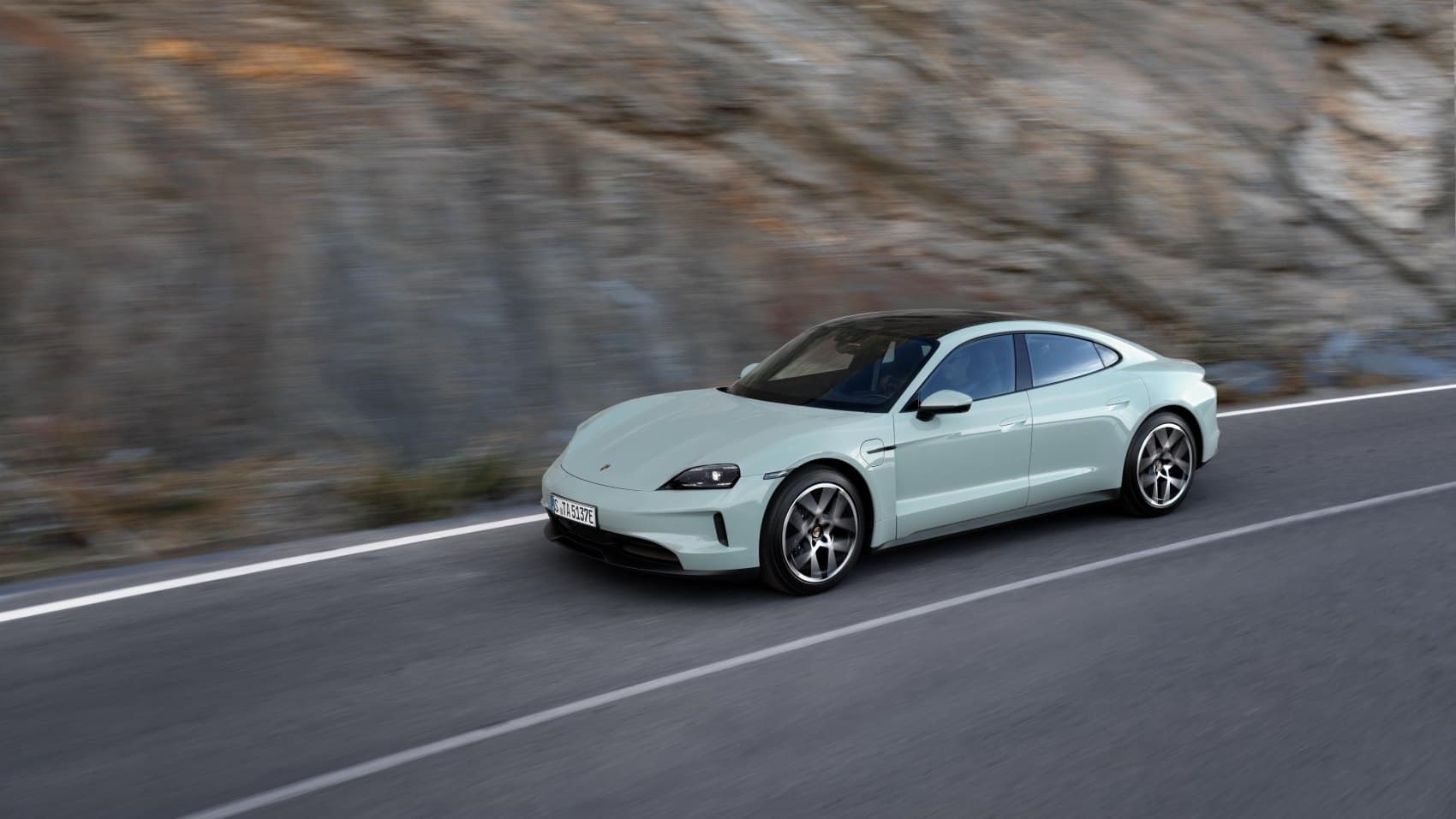 2025 Porsche Taycan, Düşük KM